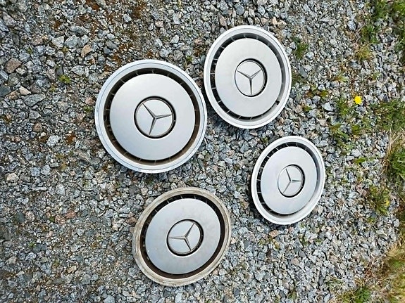 Mercedes-Benz pölykapselit 15"