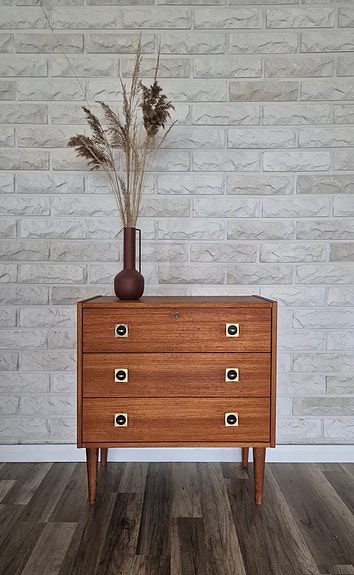 Vintagelipasto, teak