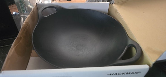 Hackman valurautainen Wok-pannu