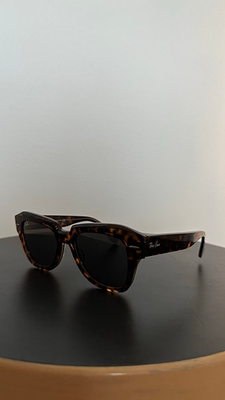 Ray-Ban State Street aurinkolasit ruskeilla kehyksillä