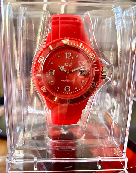 Punainen Ice-Watch – käyttämätön, alkuperäispakkauksessa