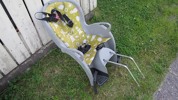 Lastenistuin polkupyörään