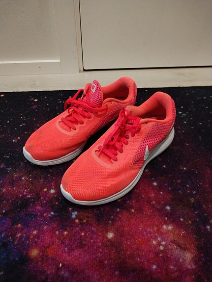 Nike revolution 3
