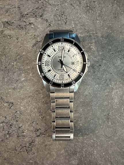 Casio MTP-1374D – Miesten Rannekello