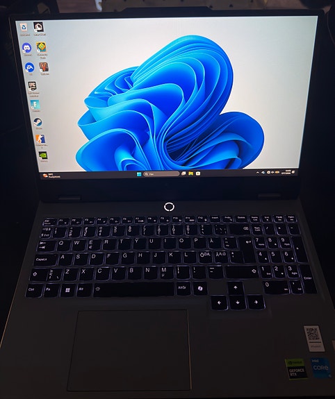 Lenovo pelikannettava harmaa 15"