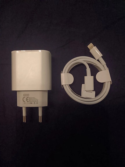 Apple iPhone 20W laturi USB-C - Lightning