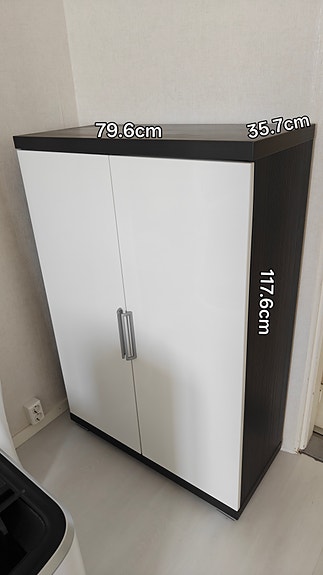 Kaksi lipastoa yksin tai settinä