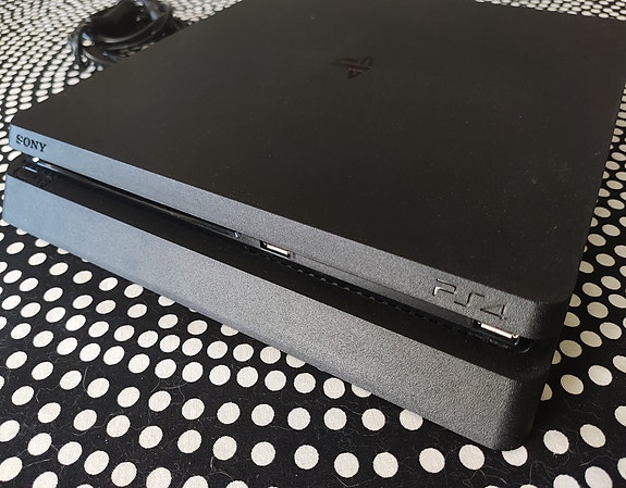 Playstation 4 Slim 1TB