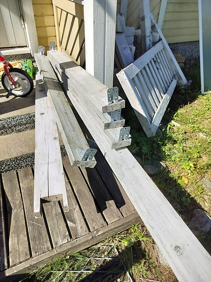 2 piha-aitaa, 8 painavaa lautaa