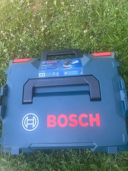 Bosch Professional 18V hiomakone L-BOXX -salkussa