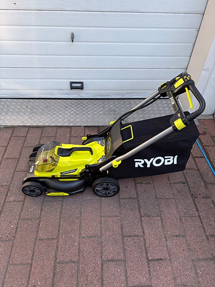 Ryobi akkuruohonleikkuri kerääjällä