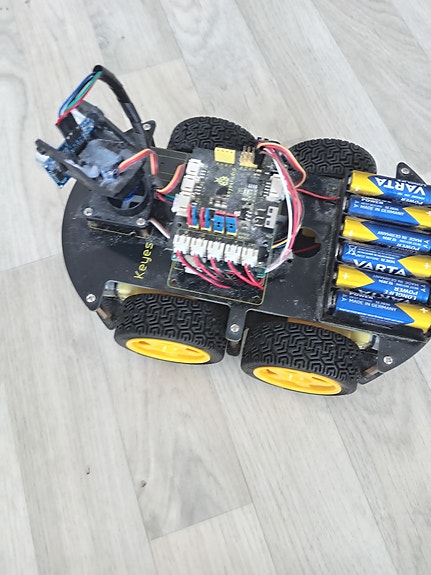 Neliveto robottiauto