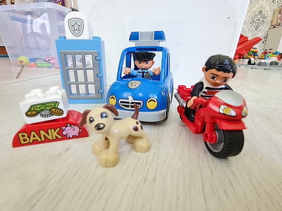 Lego Duplo poliisi ja rosvo