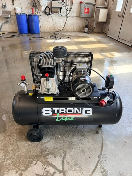 STRONGLINE-RUUVIKOMPRESSORI 200L, 7,5 HV, ALV. VÄH. KELPOINEN