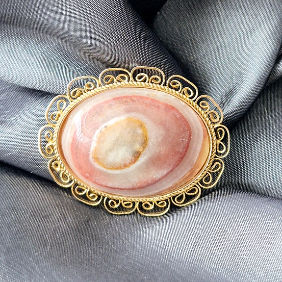 Vintage rintakoru 1960-luvulta