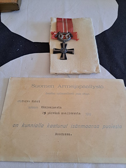 Suomen armeijan kunniamerkki ja asiakirja
