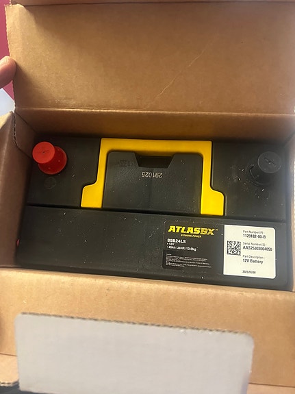 1129182-00-B Tesla 3 Myydään uusi alkuperäinen Tesla 12 V -akku
