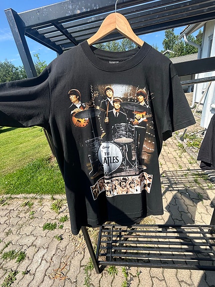 t-paita L musta Beatles-printillä