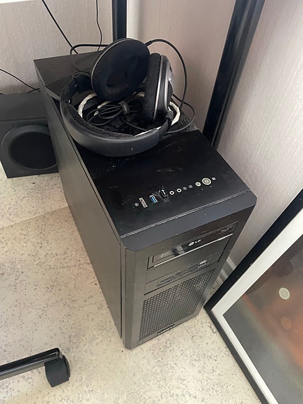 Vanha pelikone, jossa SSD