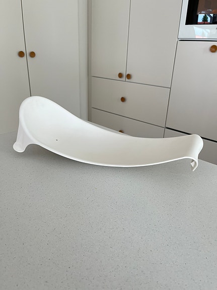 Stokke kylpytuki ammeeseen vauvalle
