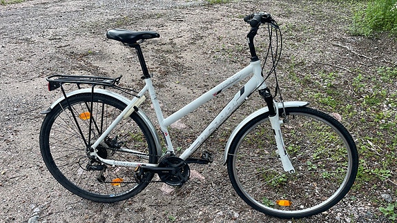 Insera Tronic hybrid 28” 54cm