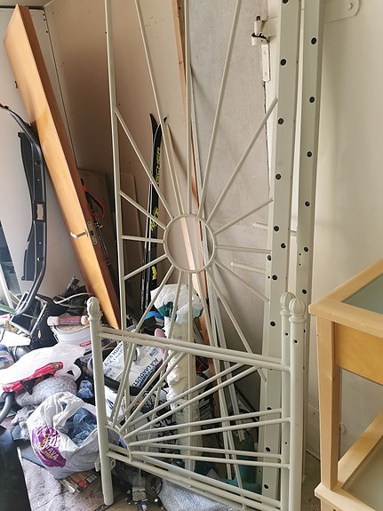Rautainen levitettäväsohva