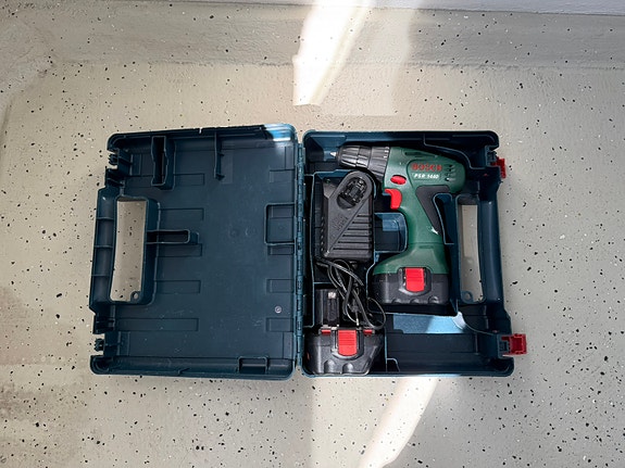 Bosch PSR 1440 akkuruuvinväännin + 2 akkua ja laturi