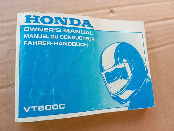 Honda Shadow 600 VT OHJEKIRJA