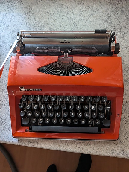 kirjoituskone Adler Contessa