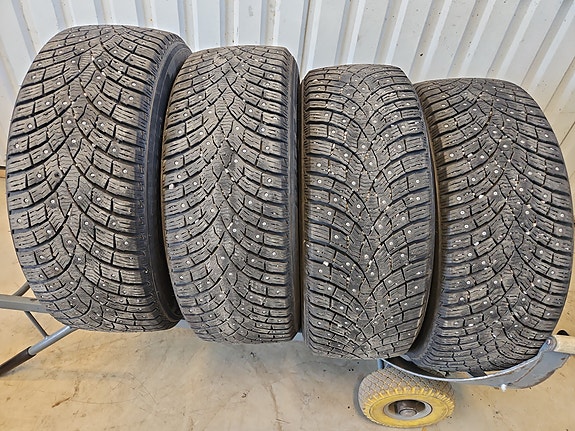 235/55R18 nastarenkaat