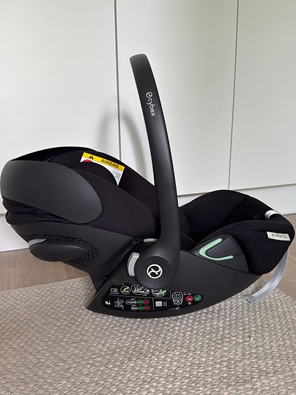 Cybex Cloud G turvakaukalo ja Base G telakka