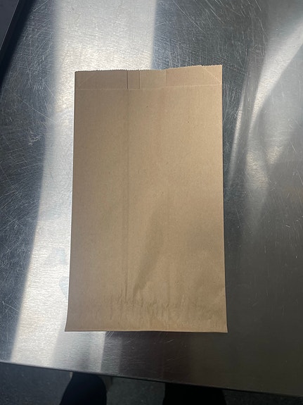 Rasvasuojatut ruskeat paperipussit 12x21cm