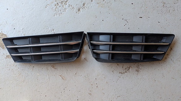 Audi A4 S4 B9 Etupuskurin alempi jäähdytinsäleikkö 8W0807681R