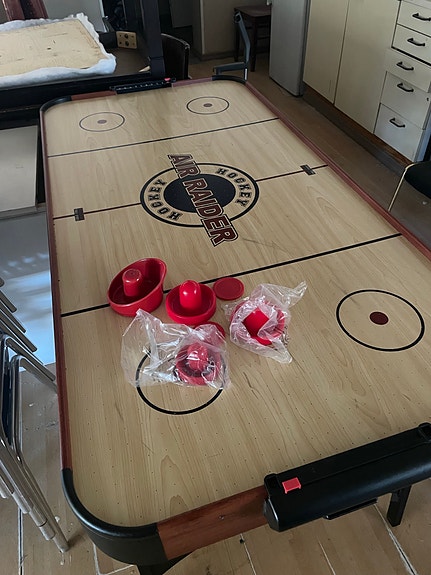 Air Hockey -pelipöytä ja mailat