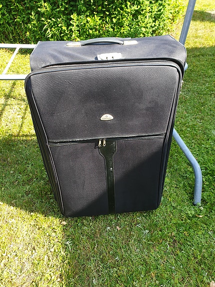 Iso matkalaukku