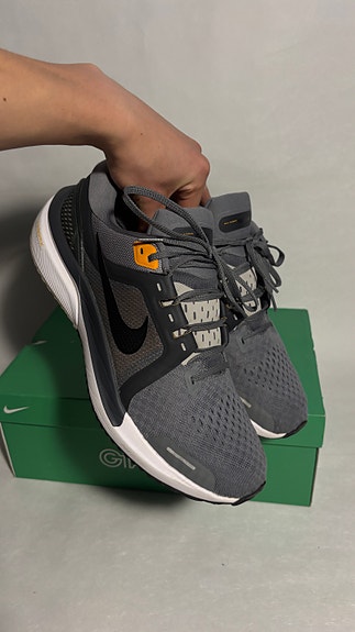 Nike Air Zoom Vomero 16