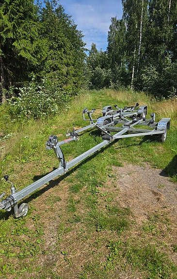 Vuokrataan AKU-ja Starset venetrailerit 750 kg.