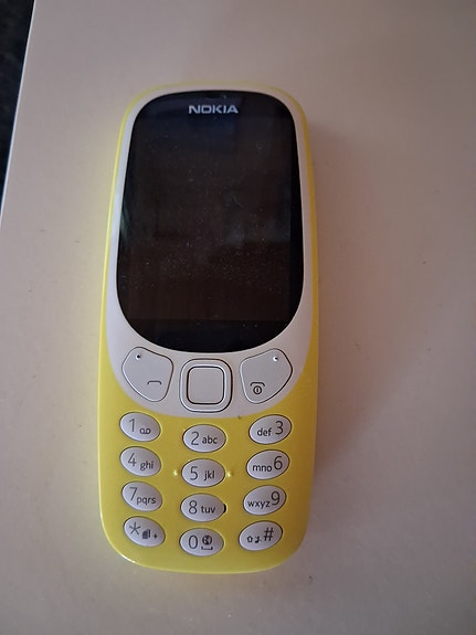 Nokia 3310 keltainen