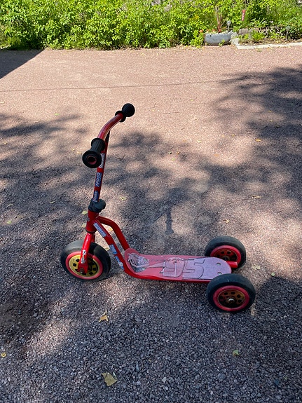 Salama McQueen skuutti
