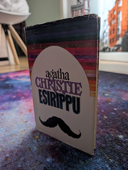 Agatha Christie: Esirippu