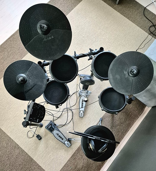 Alesis DM7X sähkörummut