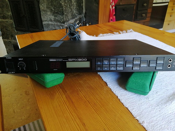 Yamaha SPX 900