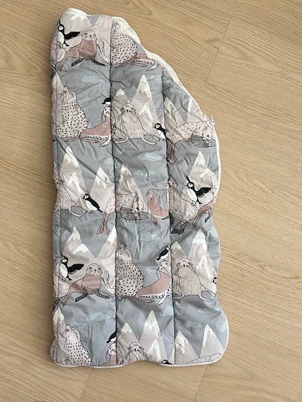 Äitiyspakkauksen makuupussi