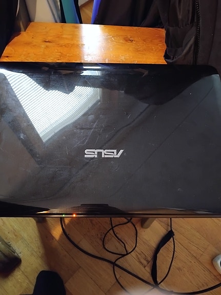 Asus läppäri