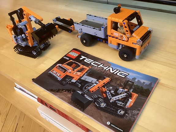 LEGO Technic 42060 tietyökoneet-setti kuorma-auto ja kaivuri
