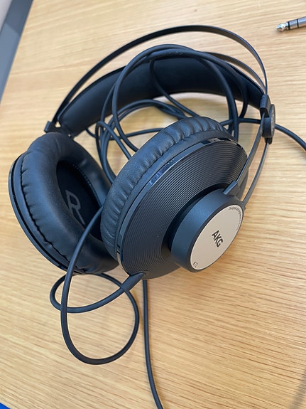 AKG K72 suljetut studiokuulokkeet