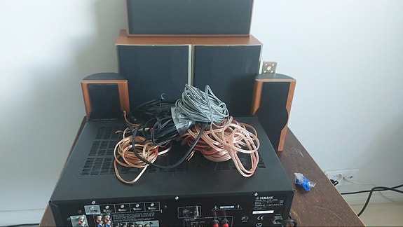 Yamaha Htr 2866 5.1 kanavainen viritin vahvistin + kaiuttimia