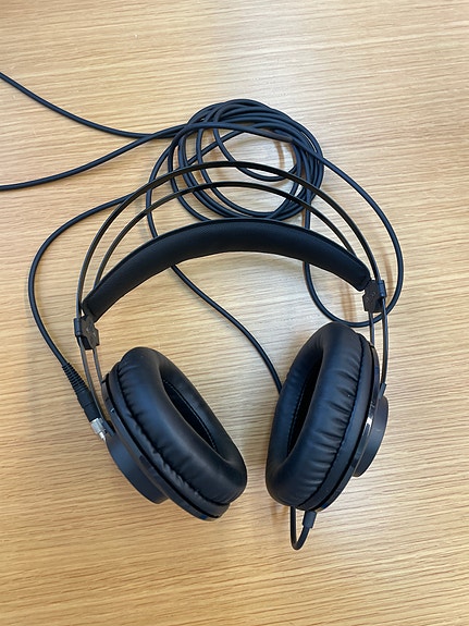 AKG K72 suljetut studiokuulokkeet