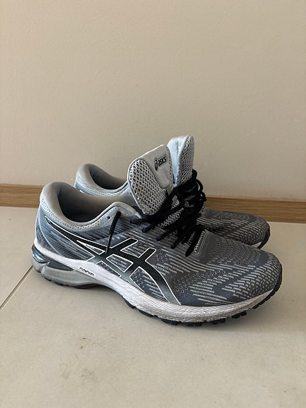 Asics GT 2000 juoksukenkä