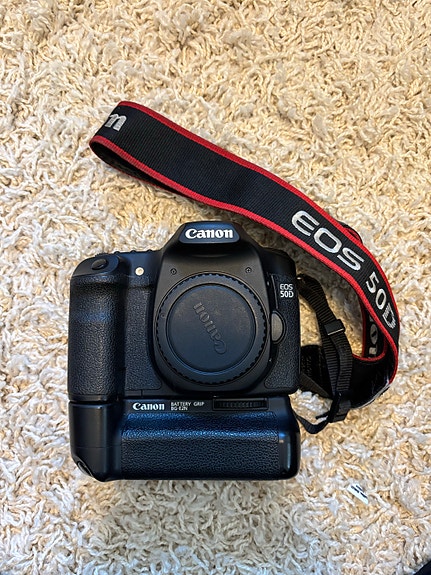 Canon EOS 50D järjestelmäkameran runko akkukahvalla